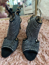 Load image into Gallery viewer, Size 7.5 INC Heels Used One Time
